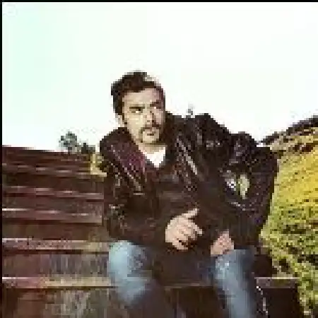 دانلود اهنگ اشراق قلم بنویس با حضور قاف