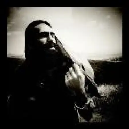 دانلود اهنگ اشکان ماهری بوسه های ارزان