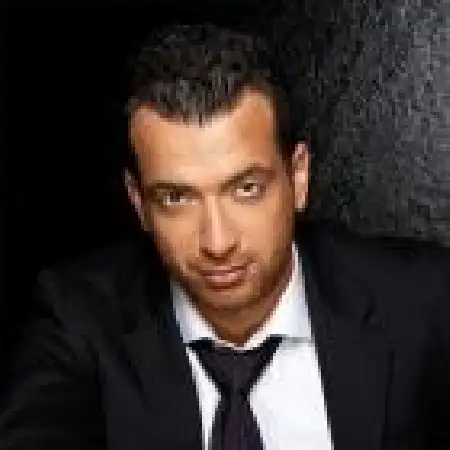 دانلود اهنگ بی نام یادت نره با حضور رز رینجر