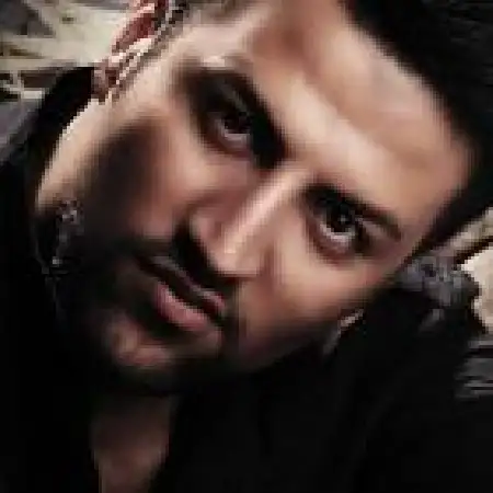 دانلود اهنگ پویا بیاتی این عادلانه نیست