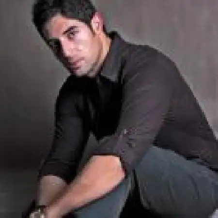 دانلود اهنگ حسام جوادی چه لبخندی رو لبهاته