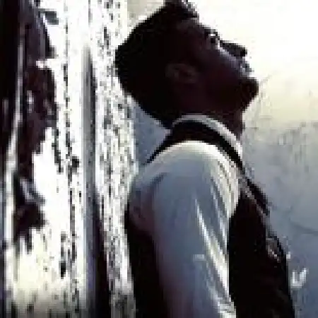 دانلود اهنگ حمیدرضا کشاورزی جشن غم انگیز