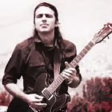 دانلود اهنگ رامین نادری شاهی فاصله