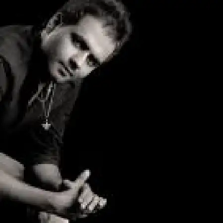 دانلود اهنگ رضا شیری چی داری می نوشی با حضور بهنام رئوفی