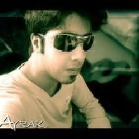 دانلود اهنگ آیرک دل پر از خون با حضور سالار