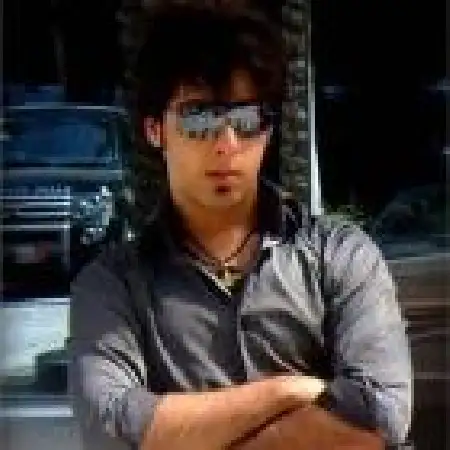 دانلود اهنگ آیرک یادته با حضور پویا کی کی