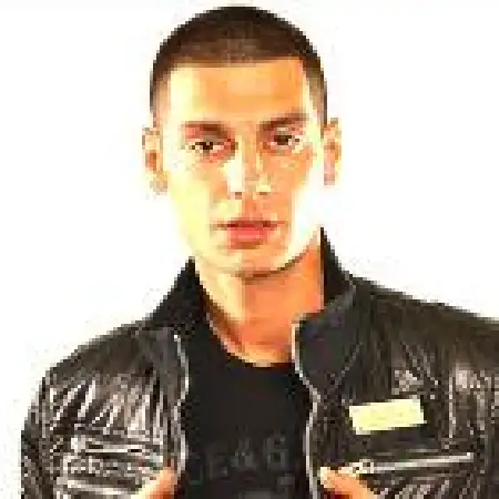 دانلود اهنگ علی سیگاری Shake It