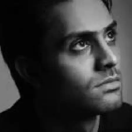 دانلود اهنگ علی کیا نیستی اینجا