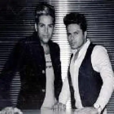 دانلود اهنگ عماد طالب زاده بوی عیدی با حضور میلاد باران (ریمیکس)