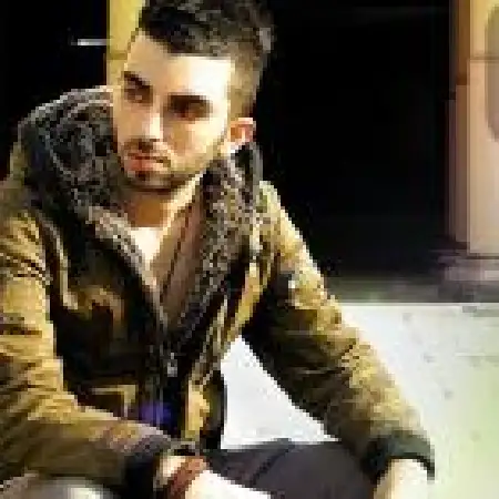 دانلود اهنگ فرشید قهرمان پور به اشکام نخند