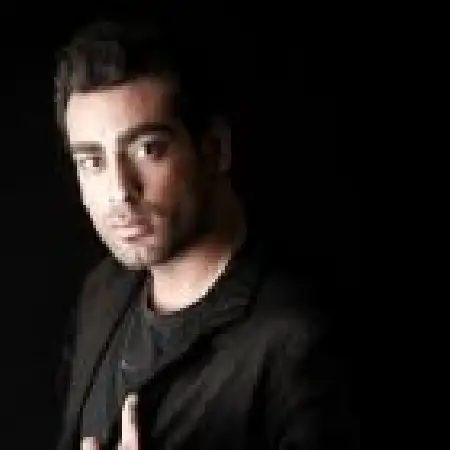 دانلود اهنگ فریاد خوشگل سر به هوا با حضور امیزاپور