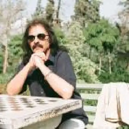 دانلود اهنگ کورش یغمایی قهره افیون