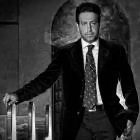 دانلود اهنگ کوروش کنارت آرومم