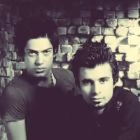 دانلود اهنگ گروه آرتام عشق منی