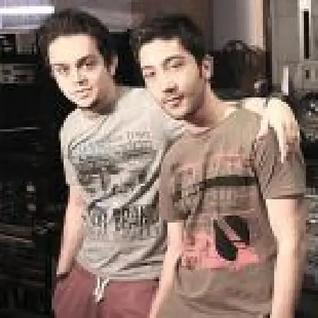 دانلود اهنگ محمد رضا رهنما یه لحظه با حضور میلاد فرهودی