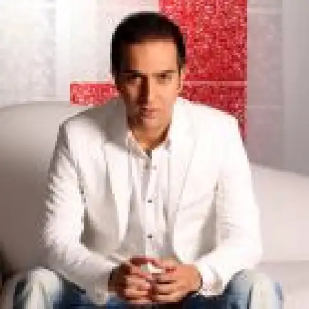 دانلود اهنگ مهدی وحیدیان یه حسی بهم میگه