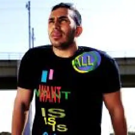 دانلود اهنگ نوید میرزایی شبا رو راهت میخوابم (ریمیکس)