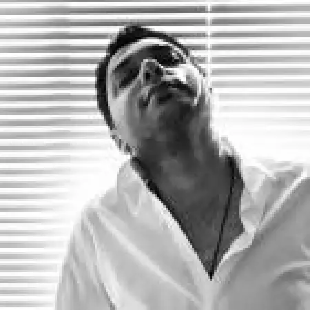 دانلود اهنگ هومن شریفی عاشقت هستم