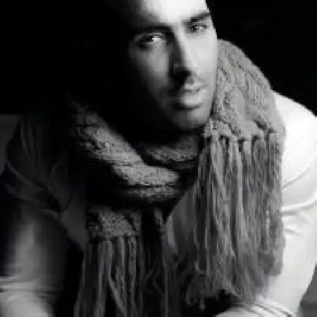 دانلود اهنگ هومن رجبی عاشقم نیست