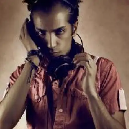 دانلود اهنگ آرش نوایی الکترو لاو با حضور محمد بی باک