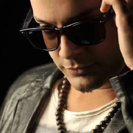 دانلود اهنگ متین معارفی خنده های زورکی